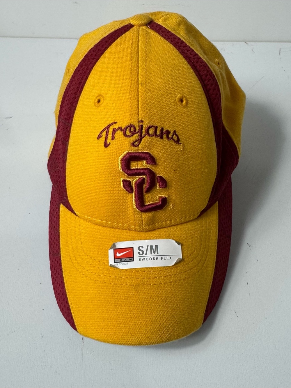 USC Nike Team Swoosh Flex Y2K 2000’s USC Trojans Hat NWT Sz S Yellow & Burgundy